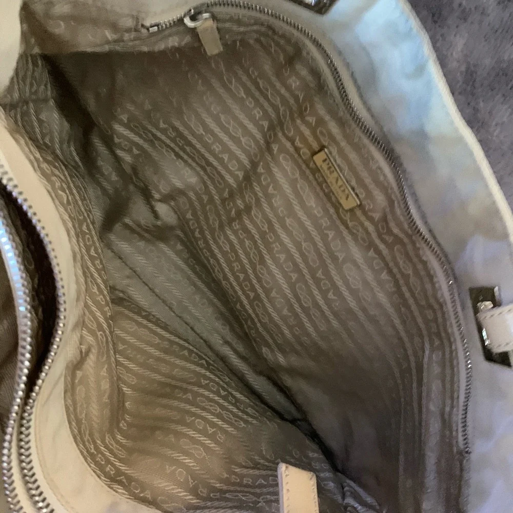 Auth Cream Prada medium shoulder bag - Picture 7 of 13